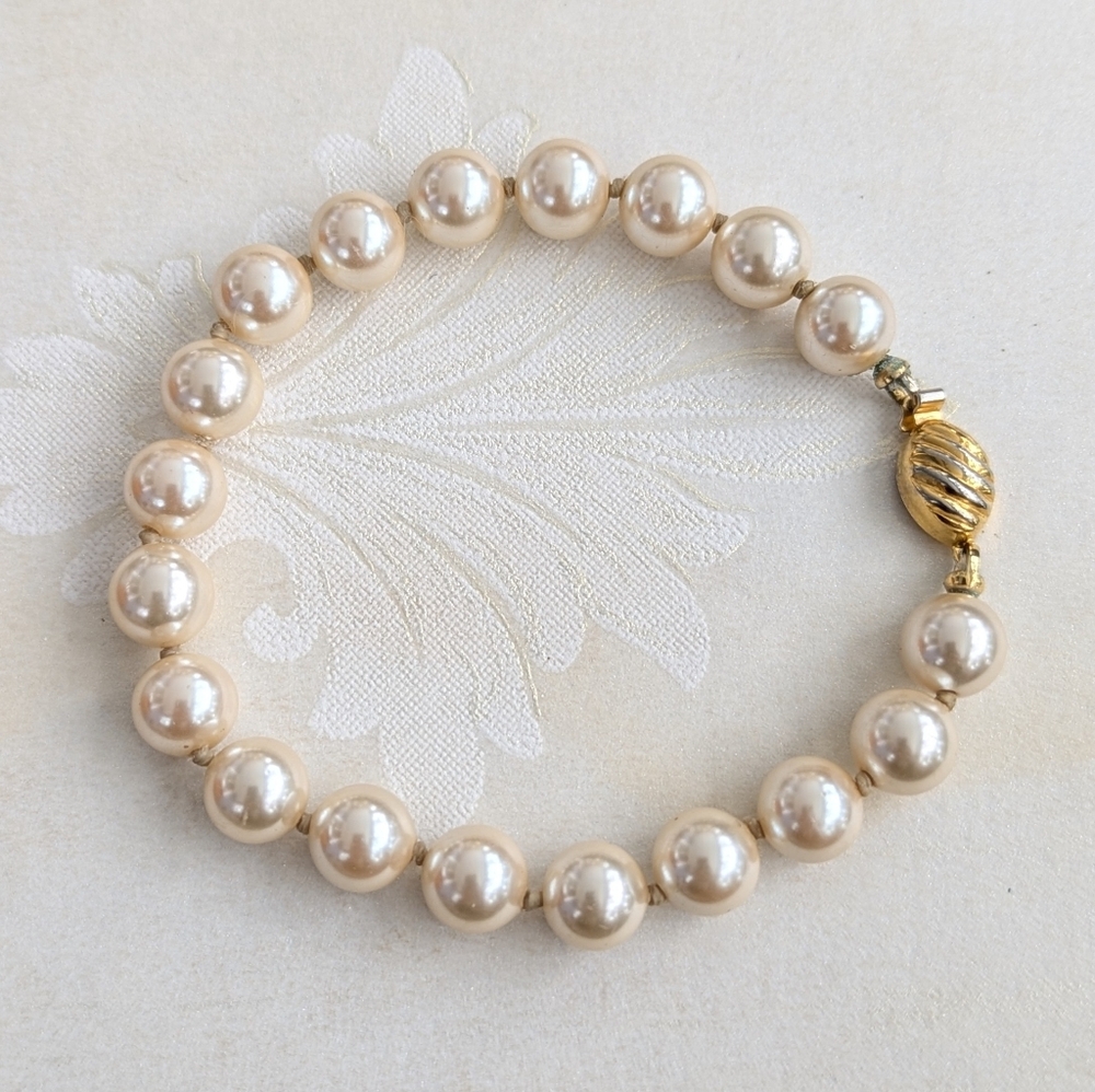 Cream Genuine Pearl Bracelet - Picture 3 of 4